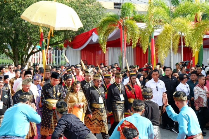 Saat Tiba di LAM, Jokowi Disambut Atraksi Pencak Silat